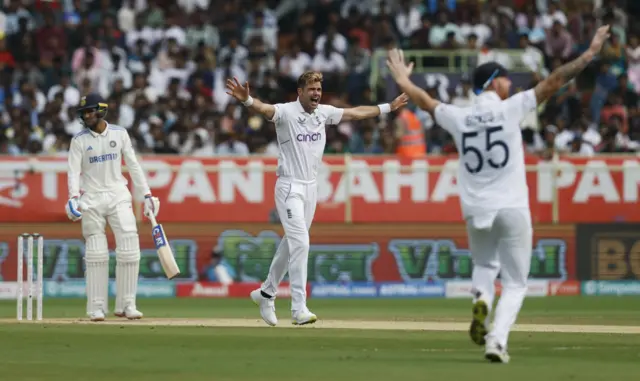 James Anderson appeals unsuccessfully for lbw against Shubman Gill