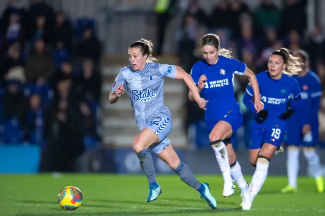 Aurora Galli runs away from Melanie Leupolz in the midfield.