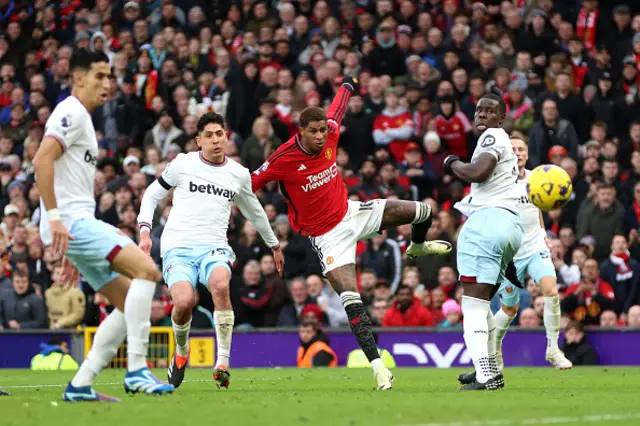 Marcus Rashford of Manchester United takes a shot