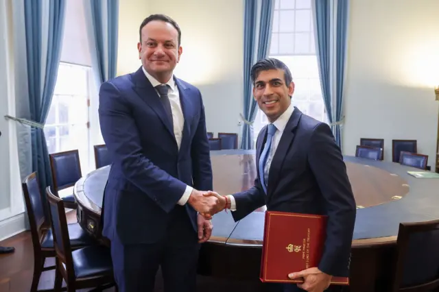 Leo Varadkar and Rishi Sunak shaking hands