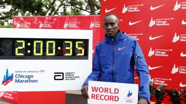 Kenya's Kelvin Kiptum celebrates winning the 2023 Bank of America Chicago Marathon in Chicago, Illinois, in a world record time of two hours and 35 seconds on October 8, 2023.