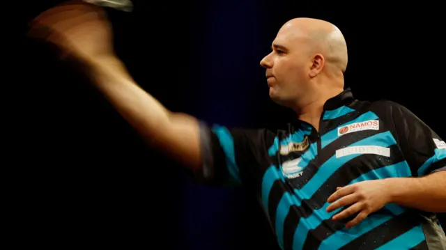 Rob Cross throws a dart