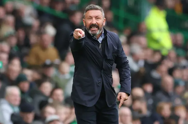 Derek McInnes points his finger