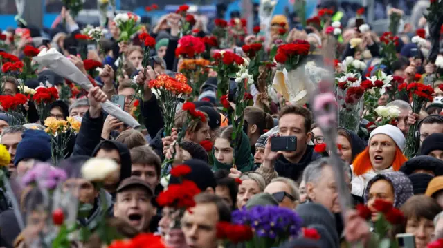 People walk towards Borisovsky cemetery in Moscow for Alexei Navalny's funeral