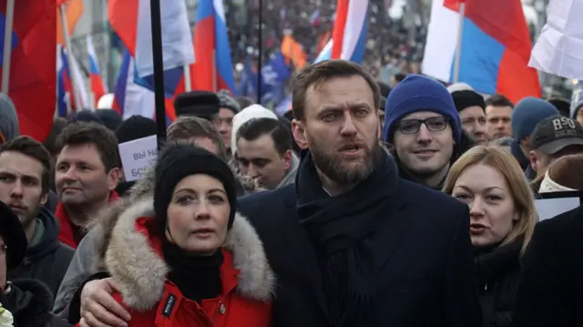 Navalny embraces his spouse Yulia