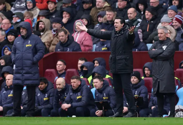 Tottenham Hotspur manager Ange Postecoglou and Aston Villa manager Unai Emery on the touchline