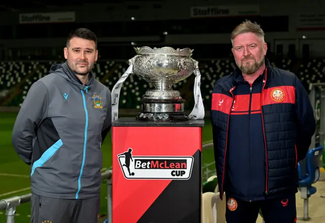 Linfield manager David Healy with Portadown manager Niall Currie