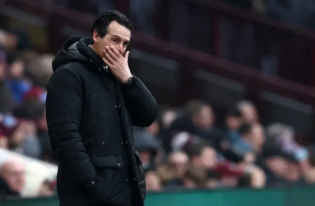 Unai Emery reacts