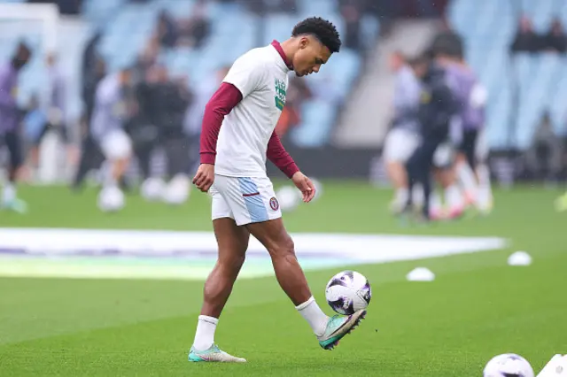 Ollie Watkins of Aston Villa warms up