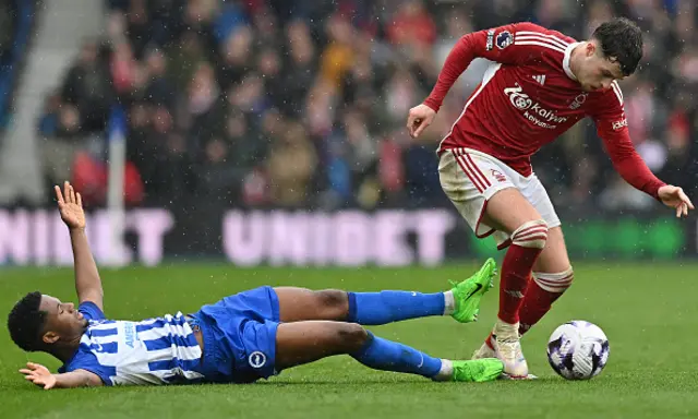 Pervis Estupinan (L) clashes with Nottingham Forest's Welsh defender #07 Neco Williams