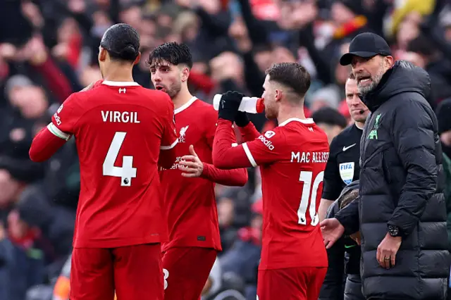 Jurgen Klopp, Manager of Liverpool, instructs his players