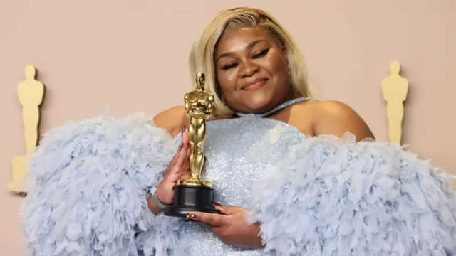 Da'Vine Joy Randolph smiles with her Oscar