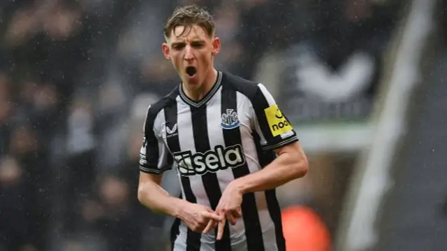 Anthony Gordon of Newcastle United celebrates