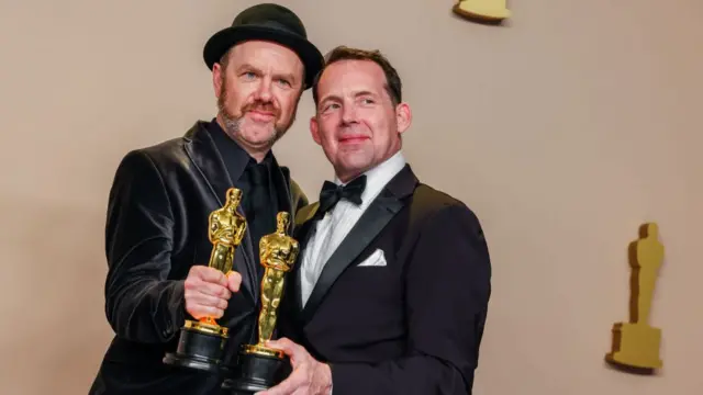 Tarn Willers and Johnnie Burn pose with their Oscars