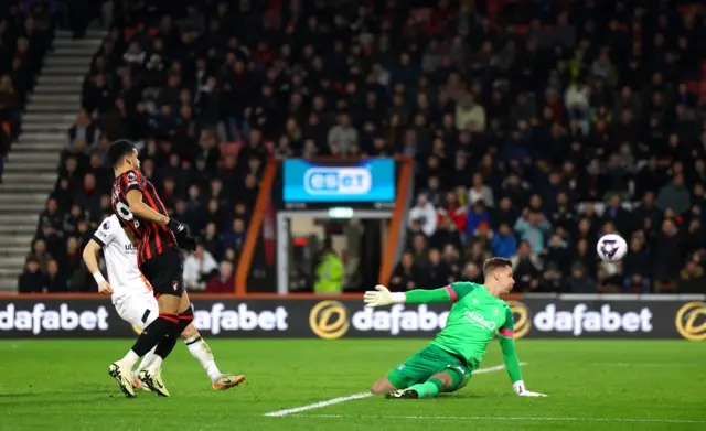 Solanke chips Kaminski to pull a goal back for Bournemouth.