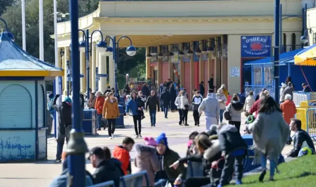 Crowds in Barry