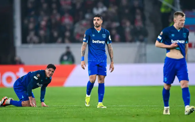 West Ham stand stunned after conceding late in Freiburg