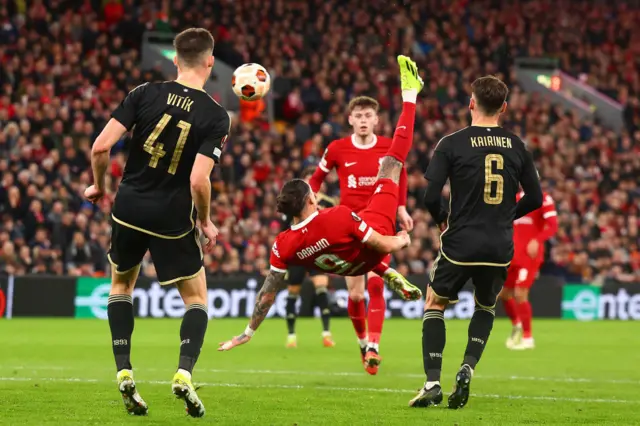 Nunez tries an overhead kick