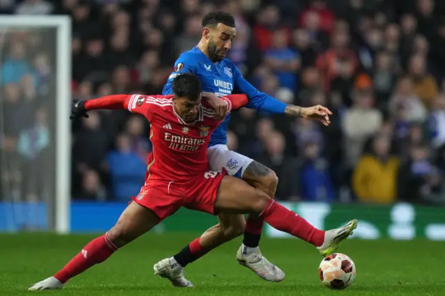 Goldson and Leonardo battle for the ball.