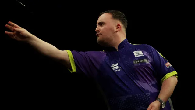 Luke Littler throws a dart