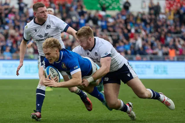 Louis Lynagh scoring a try for Italy