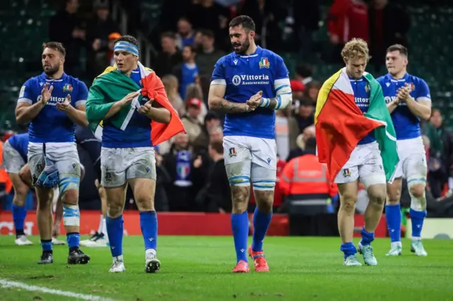 Italy players clapping