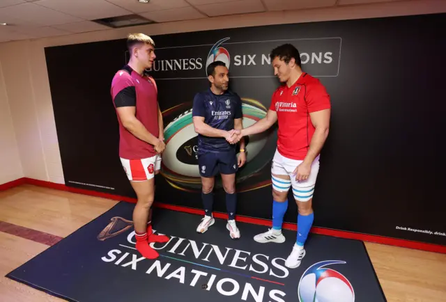 Wales captain Dafydd Jenkins and Italy captain Michele Lamaro join today's referee Mathieu Raynal for the coin toss.