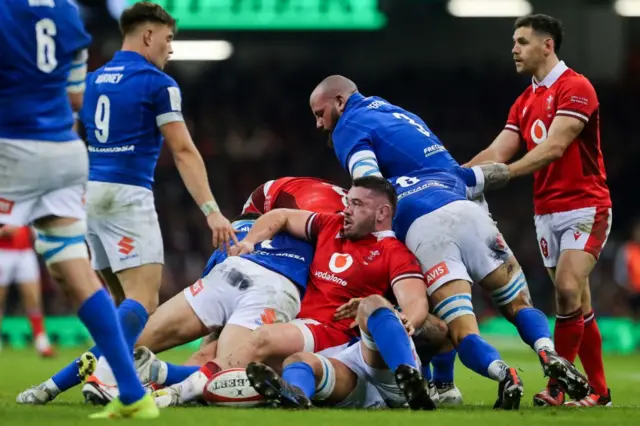 Wales v Italy scrums