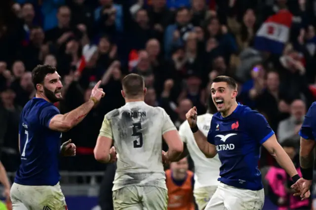 France celebrating try