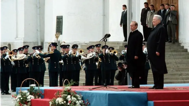 Russian President Vladimir Putin, left, and former President Boris Yeltsin attend an inauguration ceremony