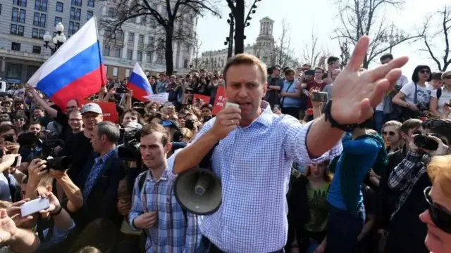 Russian opposition leader Alexei Navalny addresses supporters during an unauthorised anti-Putin rally on May 5, 2018.