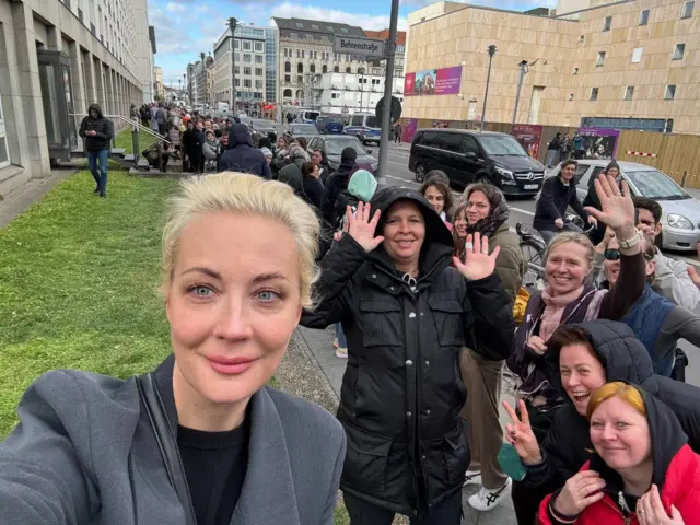 Yulia Navalnaya poses with protesters in Berlin