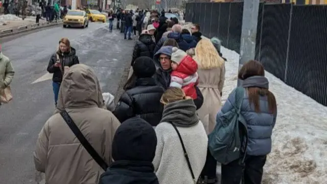 People are gathering in front a polling station in Moscow at noon