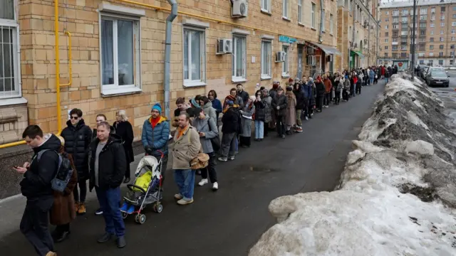 Voters queue in Moscow