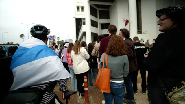 People queueing to vote in Tel Aviv