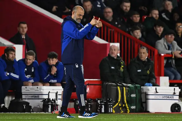 Nuno Espirito Santo gestures