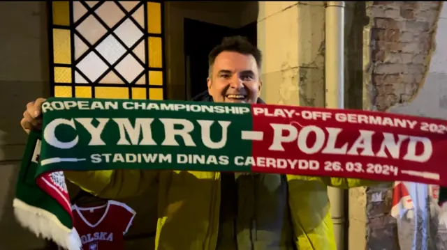 Wales and Poland 50:50 scarf