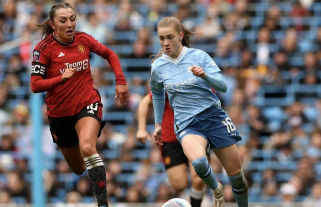 Katie Zelem (left) and Manchester City's Jess Park in action