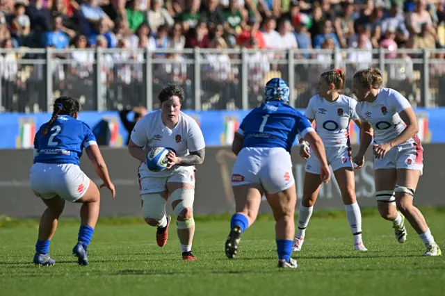 Hannah Botterman of England runs with the ball