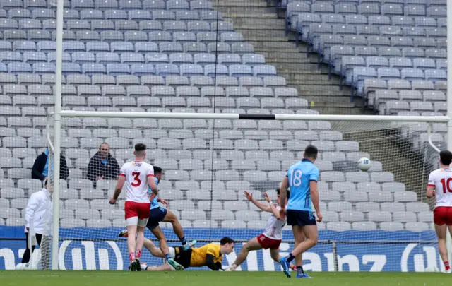 Dublin's Niall Scully shoots past Niall Morgan of Tyrone