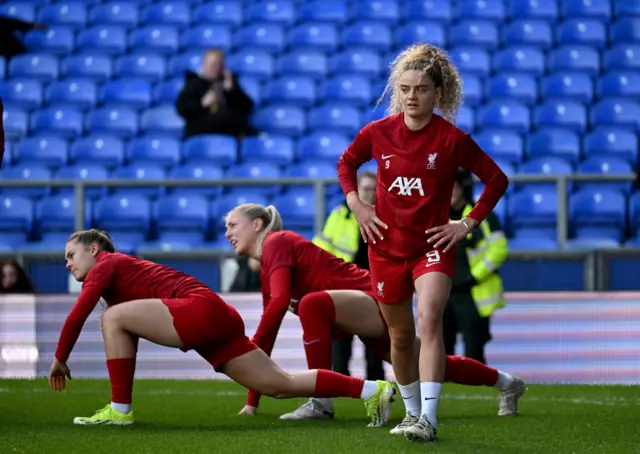 Liverpol warm up at Goodison