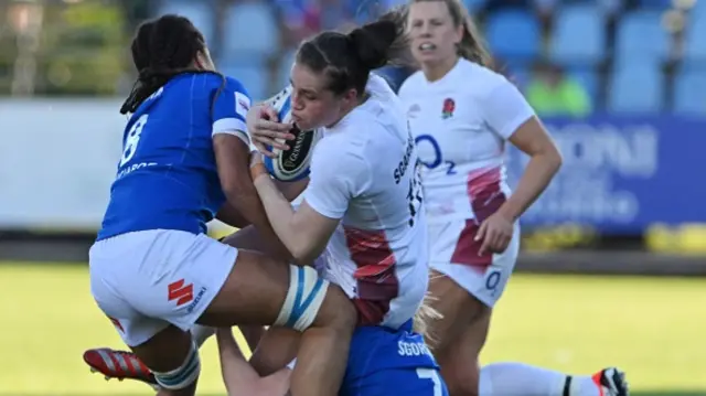 Emily Scarratt of England is tackeld by Giulia Cavina and Francesca Sgorbini