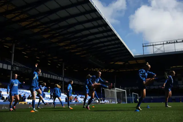 Everton warm up at Goodison