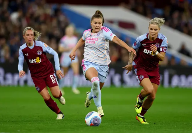 Pelova sprints through two villa midfielders