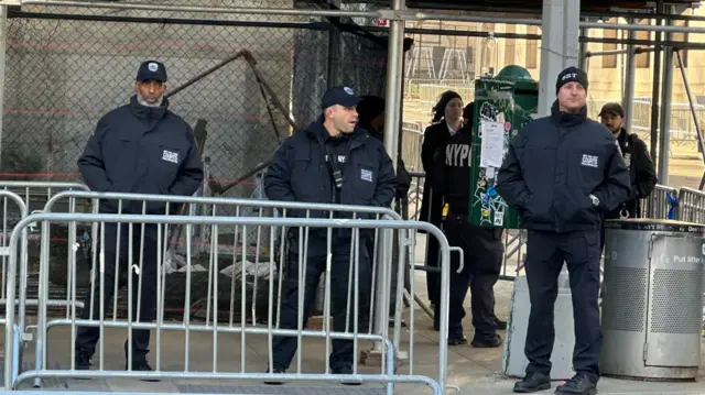 Police outside court in New York