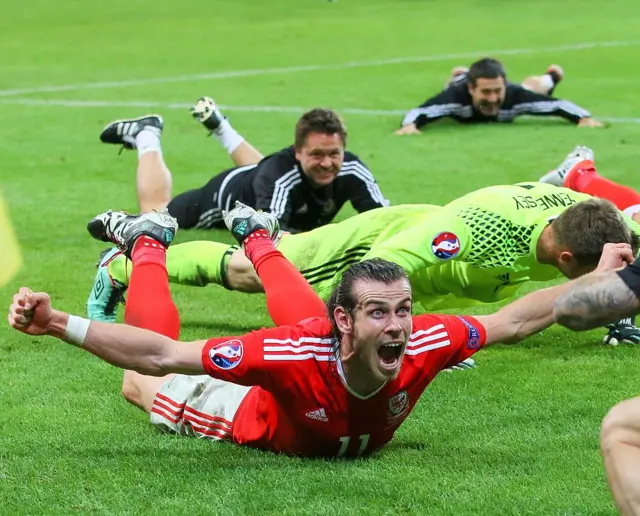 Gareth Bales slides on his stomachg