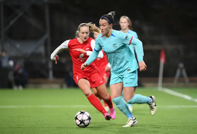 Lucy Bronze of FC Barcelona runs with the ball for Barcelona