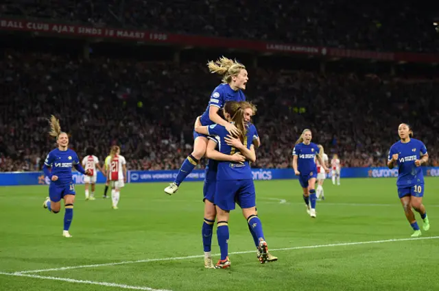 Sjoeke Nusken of Chelsea celebrates with teammates Erin Cuthbert and Guro Reiten