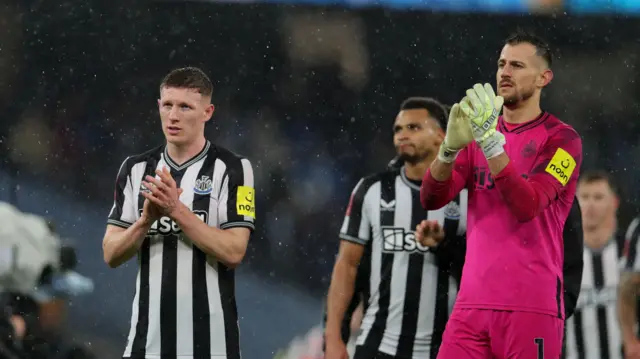 Elliot Anderson applauds the Newcastle fans after losing at Manchester City