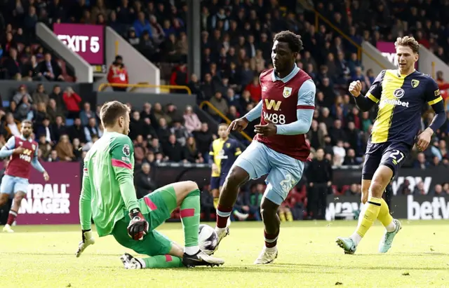 Neto saves an effort from Burnley's David Datro Fofana
